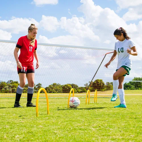 Miniatura 7 de Champion Sports Juego de arco de pases de fútbol, 12 arcos de entrenamiento duraderos con estacas y bolsa de transporte, porterías de fútbol
