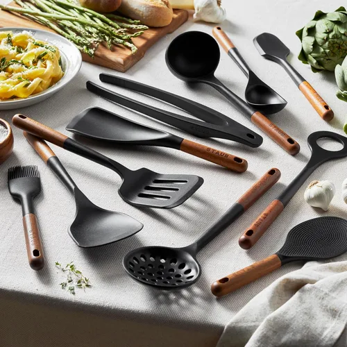 Miniatura 3 de STAUB Juego de utensilios de cocina de silicona con mango de madera de 11 piezas Negro mate