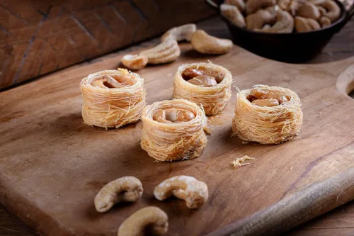 Miniatura 3 de Snacklava Cashew Bird's Nest - Paquete de 6 (24 piezas por paquete) - Sin ingredientes artificiales, colores o conservantes - Pasteles hechos a mano