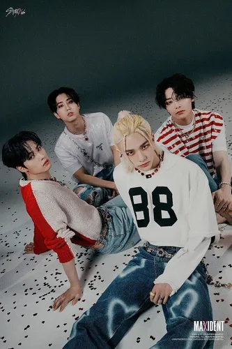 Miniatura 2 de STRAY KIDS MAXIDENT Álbum (CASE Ver.- FELIX) + 1ea Store Tarjeta de regalo - K-POP SELLADO