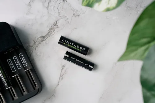 Miniatura 7 de Limitless Pilas recargables AA de 8 unidades con cargador, baterías NiMH de alta capacidad de 2700 mAh universales y sistema de carga
