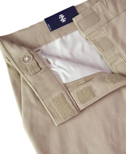 Miniatura 3 de IZOD Bermudas adaptables para uniforme escolar para niñas, cintura ajustable, cierre de velcro y botones sintéticos