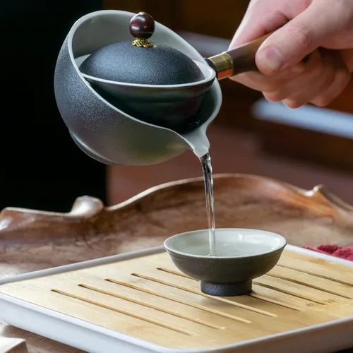 Miniatura 4 de LURRIER Juego de té chino de gongfu de porcelana, juego de tetera portátil con máquina de té de rotación de 360 grados e infusor, bolsa de regalo