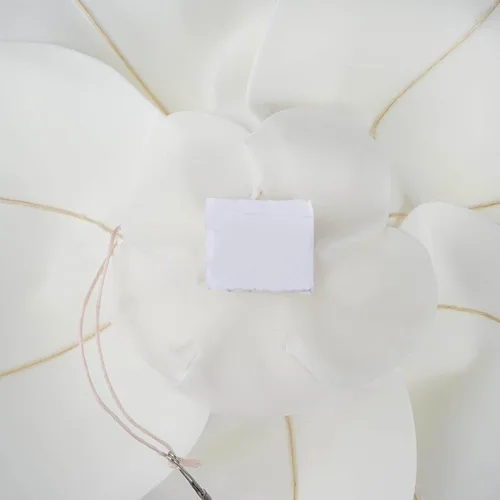 Miniatura 9 de Efavormart - Enormes rosas de espuma 3D para decoración de bodas, paquete de 2 flores artificiales blancas de 20 pulgadas, fondo de fiesta grande