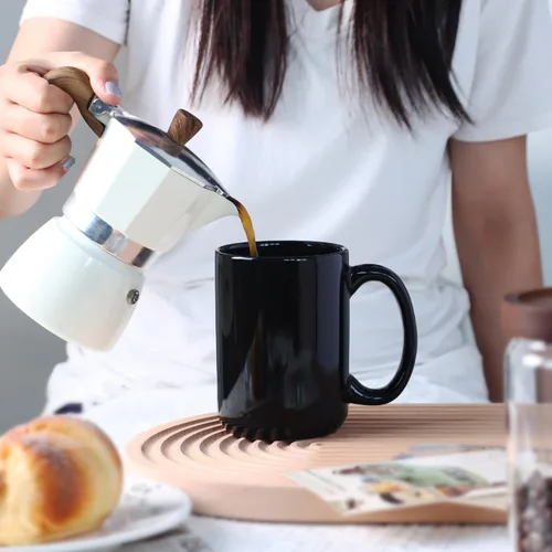 Miniatura 7 de Tazas de café de 16 onzas, taza clásica de cerámica en blanco con mango grande para café con leche y capuchino, juego de 4, color negro