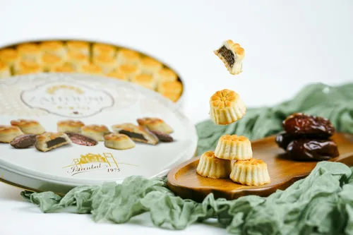 Miniatura 7 de Zaitoune Maamoul Date Cookies – 18 oz – Auténticos dulces de Oriente Medio Galletas árabes con dátiles – Regalos de postre premium en lata elegante