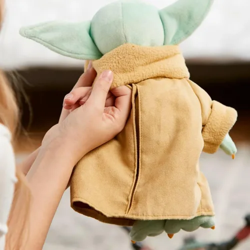 Miniatura 3 de Disney Store Juguete unisex de Grogu Star Wars para niños, peluche de Baby Yoda de The Mandalorian, peluche suave y acurrucable Baby Yoda Dis