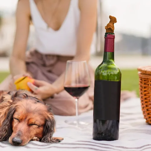 Miniatura 5 de Genuine Fred WINER DOG Tapón para botella, tapón de vino de silicona con bonito diseño de perro salchicha – Mantiene un sello hermético – Divertido