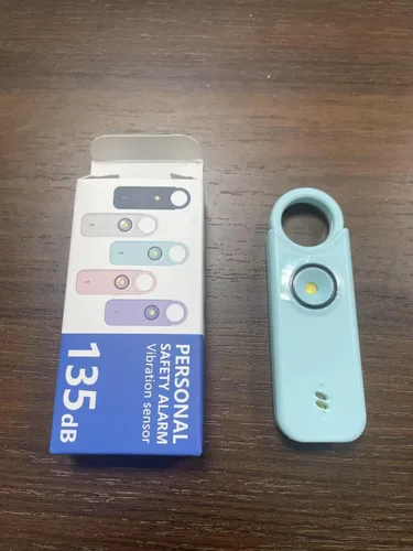 Alarma personal para mujer, diseñada por mujeres, alarma de altavoces dobles extra fuertes con luz estroboscópica, recargable, alarmas personales y