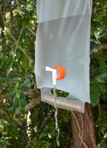 Miniatura 4 de ust Transportador de agua plegable enrollable de 10 litros con asas de madera y sin BPA, construcción transparente para beber, bañarse, acampar
