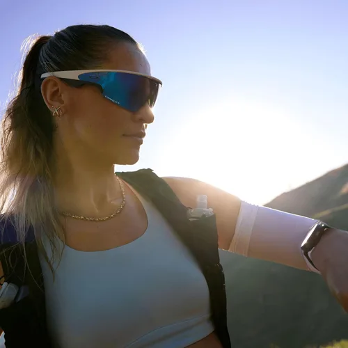 Miniatura 2 de Oakley Meta Vanguard with Meta AI, Audio, Photo, Video Compatibility - White, Prizm™ Sapphire