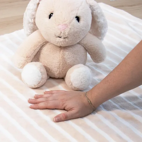 Miniatura 3 de The Peanutshell Juego de regalo adorable y esponjoso de conejo y manta de bebé rosa para niñas, lindos peluches, cosas de juguete de peluche, niños