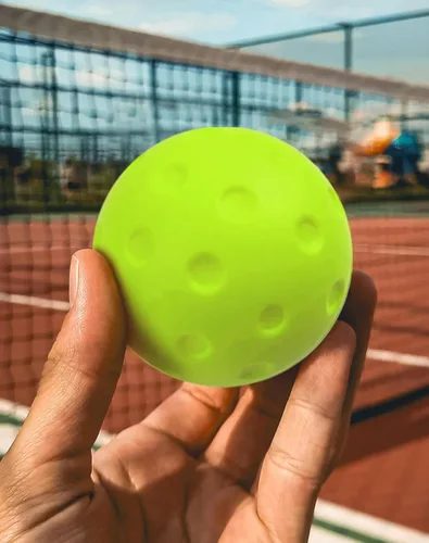 Miniatura 9 de Tarutaru Paquete de 12 bolas de pickleball de espuma, bolas de pickleball silenciosas para práctica en exteriores o interiores, juego de bolas Verde