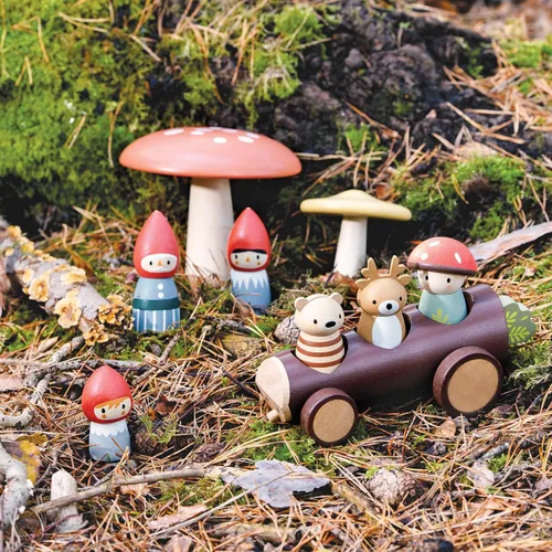 Miniatura 7 de Tender Leaf Toys - Familia de gnomos del bosque - Juego imaginativo de madera maciza de 8 piezas, decoración de guardería - Promueve la creatividad