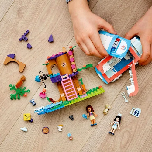 Miniatura 6 de LEGO Friends Vet Clinic Ambulance 41445 Kit de construcción; juguete coleccionable con ambulancia, juguetes de conejo y gatito, kit de veterinario
