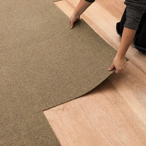 Miniatura 23 de Mohawk Home Baldosa de alfombra de 24" x 24" para interiores/exteriores, altura de pelo de 0.25", despegar y pegar, poliéster negro, (15 baldosas)