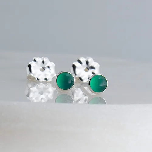 Miniatura 103 de Aretes pequeños de plata de ley para cartílago, tragus, hélix, múltiples piercings hipoalergénicos, piedra natal para mujer, juego de bisel