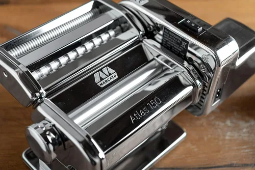 Miniatura 2 de MARCATO Hecha en Italia Atlasmotor 110V Máquina Eléctrica para Hacer Pasta, Acero Cromado. El Set Incluye Atlas 150, manivela manual, abrazadera