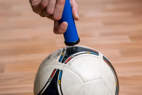 Miniatura 8 de TurnOnSport Aguja de bomba de baloncesto – Paquete de 12 agujas de inflado para pelotas – Aguja de bomba de inflado para pelotas – Adaptador