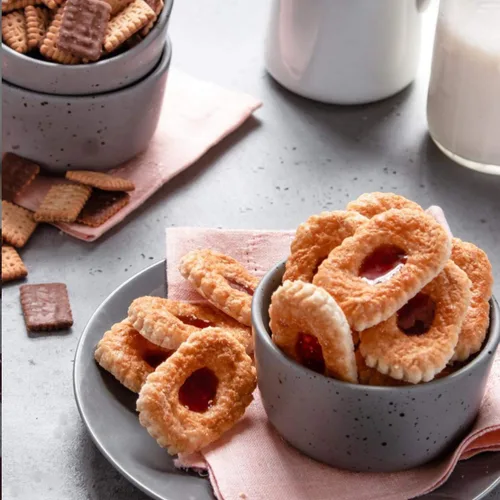 Miniatura 2 de Bahlsen Deloba - Galletas de grosella roja (1 caja) – Dulces y delicados, pasteles de hojaldre mantecosos con capas ligeras y relleno de grosella