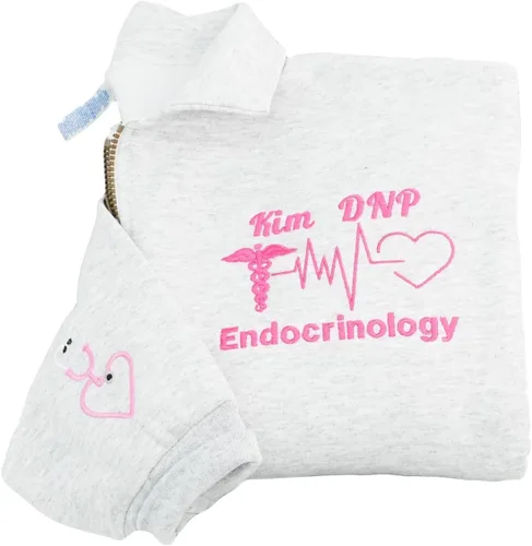 Miniatura 25 de COUPLEHOODIES - Sudadera de enfermería bordada con nombre, personalizada, con cremallera de un cuarto, regalo para asistente de enfermería