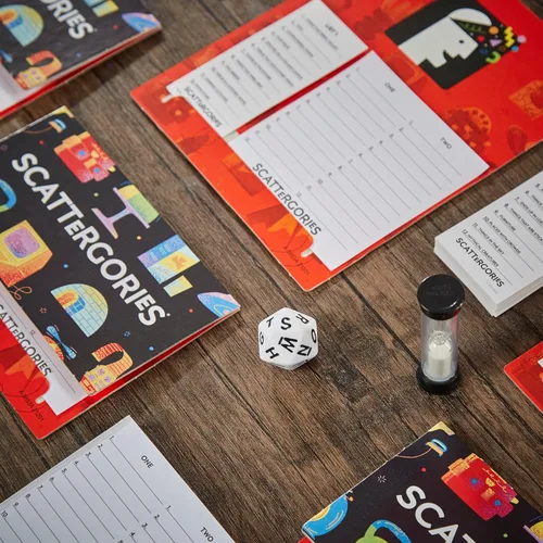 Miniatura 4 de Hasbro Gaming Scattergories Juego Clásico, Juego de Fiesta para Adultos y Adolescentes de 13 Años en Adelante, Juego de Mesa para 2+ Jugadores