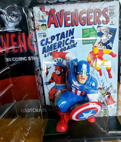 Miniatura 3 de The Avengers 3D Comic Standee de LOOT Crate