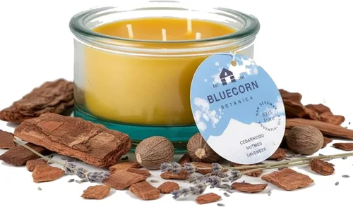 Bluecorn Beeswax Vela de 3 mechas, 100% cera de abejas pura, cera de aceites esenciales de madera de cedro, nuez moscada y lavanda, quema limpia, de