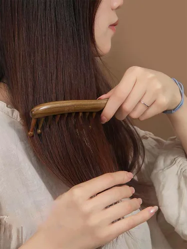 Miniatura 4 de Peine de masaje meridiano de nueve dientes de sándalo verde para el crecimiento del cabello, masaje del cuero cabelludo, cuidado facial y relajación