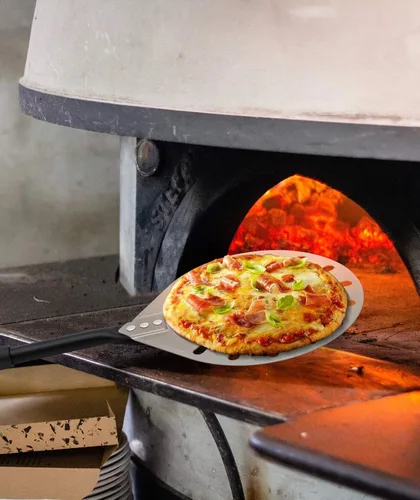Miniatura 3 de G.a HOMEFAVOR Cáscara de pizza perforada de 9 x 10 pulgadas, 47 pulgadas en total, rectangular de aluminio para torneado de pizza con mango