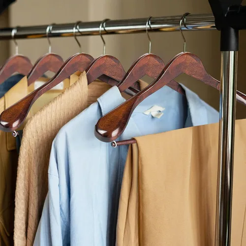 Miniatura 2 de DEILSY - Perchas de madera para hombros anchos con barra antideslizante para pantalones y gancho giratorio de 360° - Perchas de acabado liso