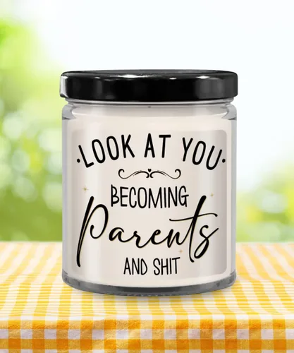 Miniatura 4 de Vela con texto en inglés «Look at You Becoming Parents» Ideas para baby shower para mamá y papá por primera vez que esperan madre y padre, recuerdo