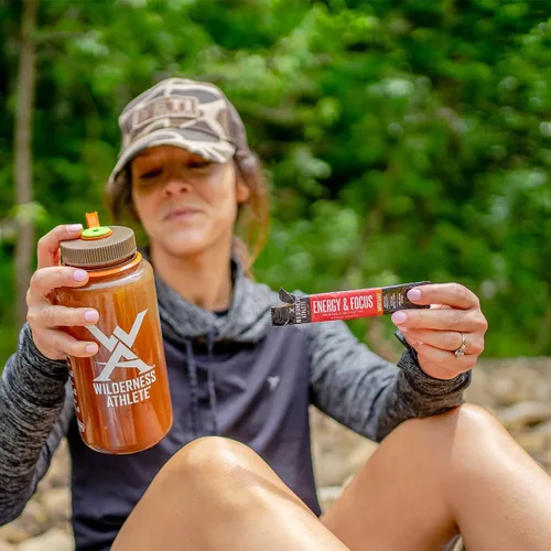 Miniatura 3 de Wilderness Athlete - Energía y concentración Preentrenamiento energético para mujeres y hombres - Mezcla de bebida energética en polvo con cafeína