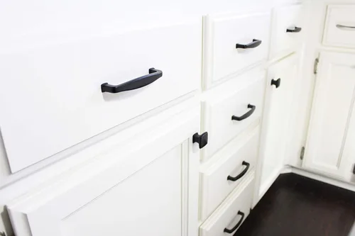 Miniatura 6 de Formosa Design Hardware - Paquete de manijas y perillas negras para gabinetes (5 pomos cuadrados)