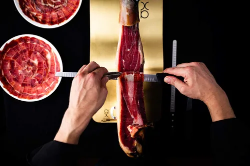 Miniatura 3 de COVAP - Jamón 100% Ibérico de Hierba (Paldera) Deshuesado (10-13 libras) Más soporte para jamón y cuchillo de trinchar