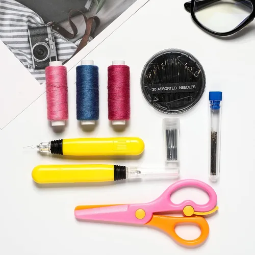 Miniatura 7 de WILLBOND 4 piezas de enhebrador de agujas LED, herramientas de costura, lazo de alambre de plástico iluminado, enhebrador de agujas para bricolaje