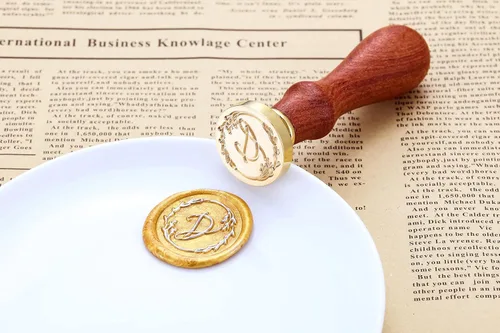 Miniatura 7 de Yoption Sello de cera con letra D escrita a mano, alfabeto inicial vintage con sello de cera de sellado de rama de olivo