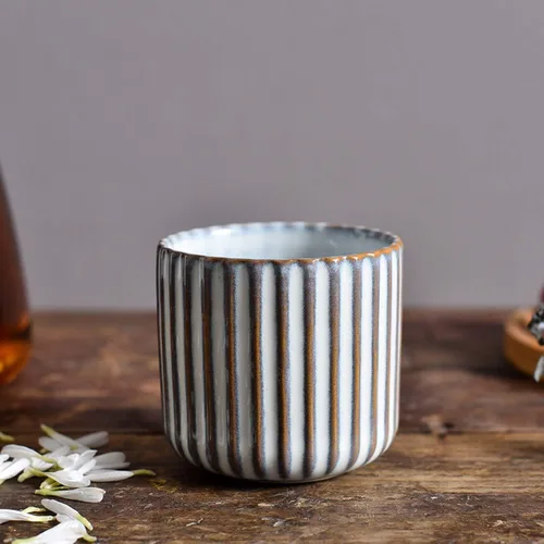 Tazas de té japonesas retro de cerámica, tazas de vino, tazas de agua, restaurantes, oficinas en casa blanco Vientre de pescado blanco