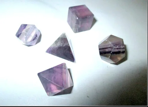 Miniatura 2 de Juegos de geometría sagrada de flurita púrpura azabache, folleto gratuito Jet International Crystal Therapy 5 piedras platónico sólido sólido grado