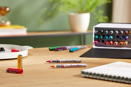 Miniatura 2 de Karin Brushmarker Pro - Juego de 27 rotuladores de punta de pincel en caja pequeña, mezclables, a base de agua, marcadores de pincel de grado