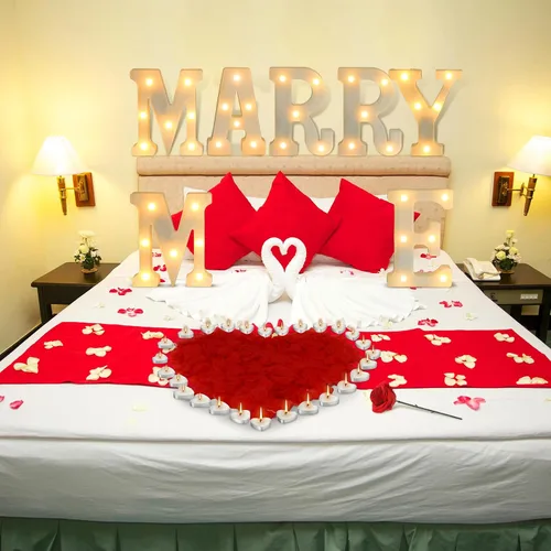 Miniatura 4 de Baquler Juego de 4052 piezas de decoración romántica para propuestas, letras grandes, pétalos de rosa, velas en forma de corazón, cinta de doble