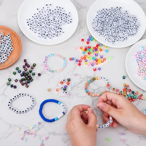 Miniatura 7 de QUEFE 2000 cuentas de letras en forma de cubo para pulseras, cuentas de números del alfabeto de 9 colores con 1 rollo de cuerda elástica