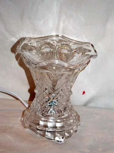 Nuevo diseño de corazón eléctrico adornado vidrio transparente fragancia quemador de aceite aroma cera tarta lámpara de luz nocturna con interruptor