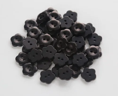 Miniatura 4 de 150 botones en forma de flor de 1/2 pulgada (0.492 in) para coser camisas, botones de resina negra para proyectos de manualidades, álbumes de Negro
