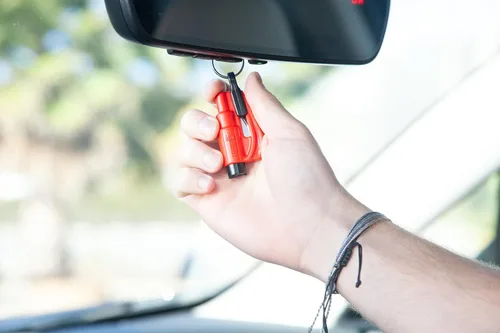Miniatura 4 de resqme Llavero de emergencia compacto original, herramienta de escape de coche, cortador de cinturón de seguridad y rompevanas, fabricado en Estados
