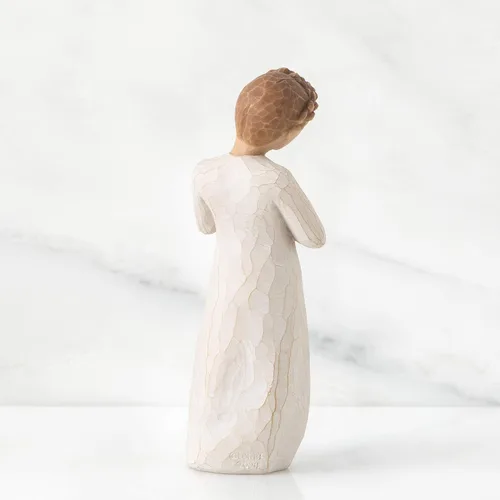Miniatura 3 de Willow Tree Keepsake, Guardado para siempre en el corazón, figura sosteniendo un corazón de hoja de oro, una expresión de amor y cuidado
