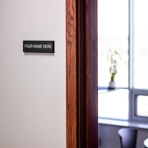 Miniatura 2 de ExcelMark Placa de nombre personalizada para puerta, oficina, pared, personalizada con tu texto, 2 x 8 pulgadas (1 línea, negro)