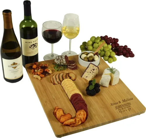 Miniatura 17 de Picnic at Ascot Tablero de queso/embutidos de bambú personalizado personalizado con un surco fresado en forma de letra para galletas – Incluye salsa