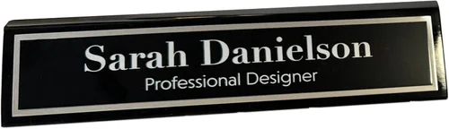 Miniatura 5 de Placa de nombre personalizada para escritorio, títulos y estilos personalizados (2 x 8 pulgadas, acabado de piano negro con soporte de cuña)