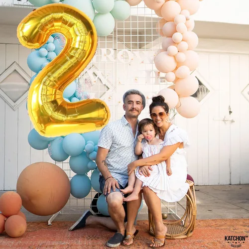 Miniatura 1042 de KatchOn, Globo grande azul número 2 de 40 pulgadas Decoraciones de cumpleaños de Baby Shark para niño de 2 años Globo azul número 2 Globo